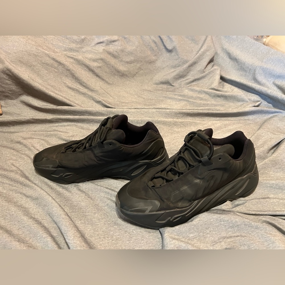 Men's Yeezy Boost 700 V2 Triple Black